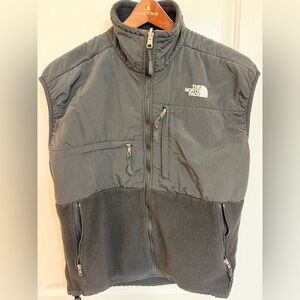The North Face Men's black Retro Denali Vest